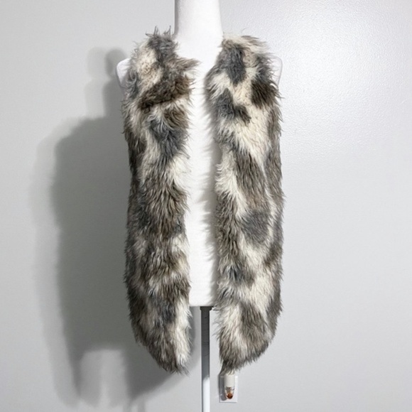 Almost Famous Boho Faux Fur Vest - Picture 1 of 3